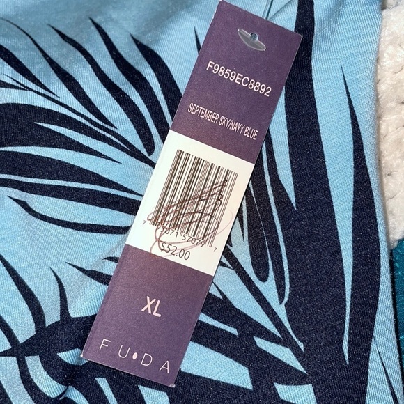 NWT FUDA Women’s Short Sleeve Size XL V-Neck Top - Picture 4 of 5